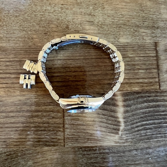 Seiko Gold and Black Women's Watch - Picture 5 of 10